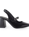 vista lateral de zapatillas negras de charol con correa ajustable y tacón medio 8cm para dama 