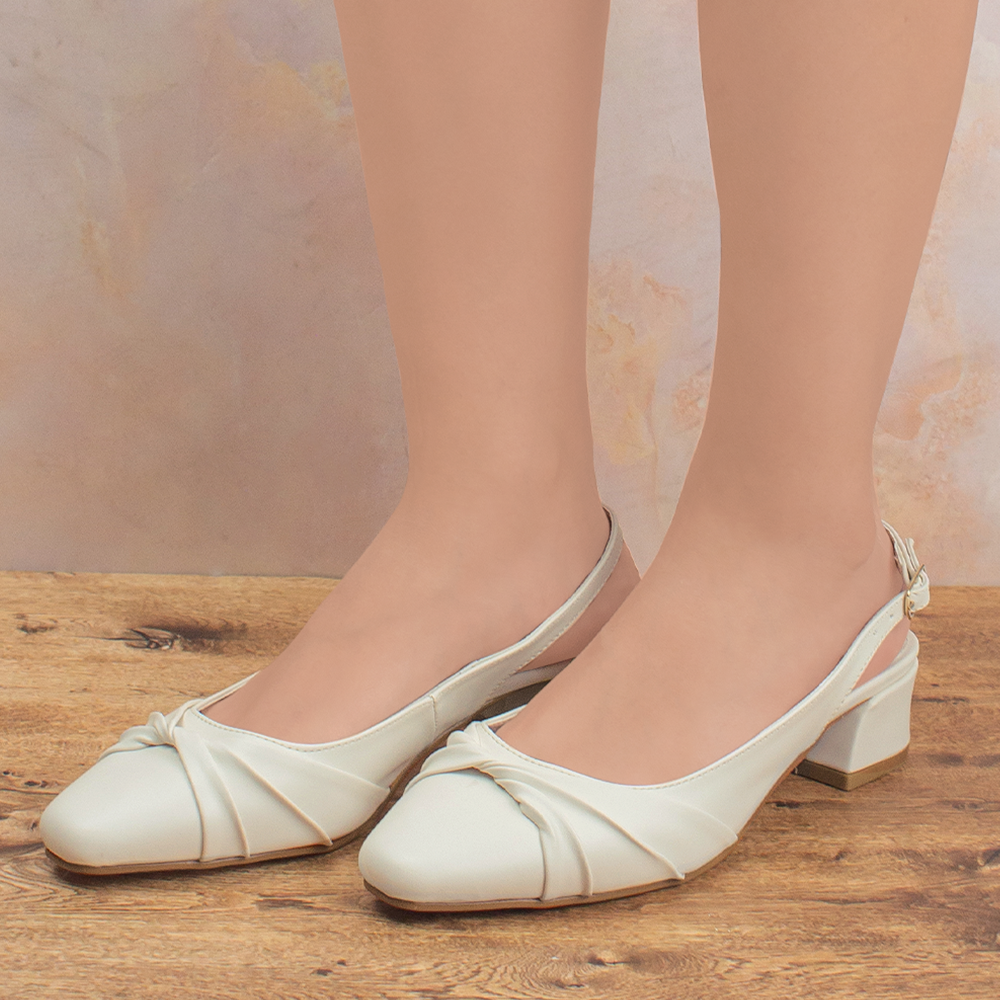 Zapatillas beige destalonadas para mujer con correa ajustable y tacon bajo ancho de 4cm