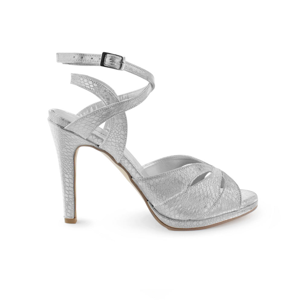 Vista lateral de zapatilla plata para mujer con tacón delgado alto de 11cm y pulsera ajustable al tobillo 