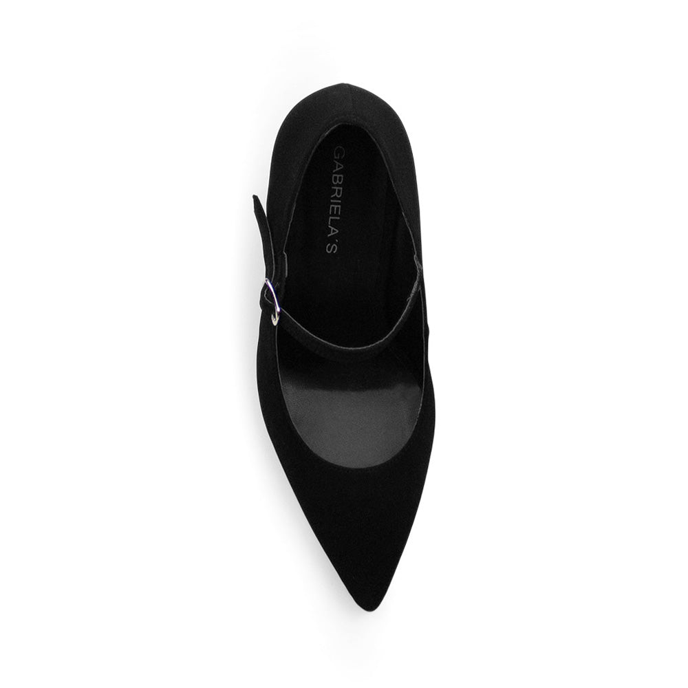 Vista superior de zapatilla negra para mujer con punta fina y pulsera ajustable