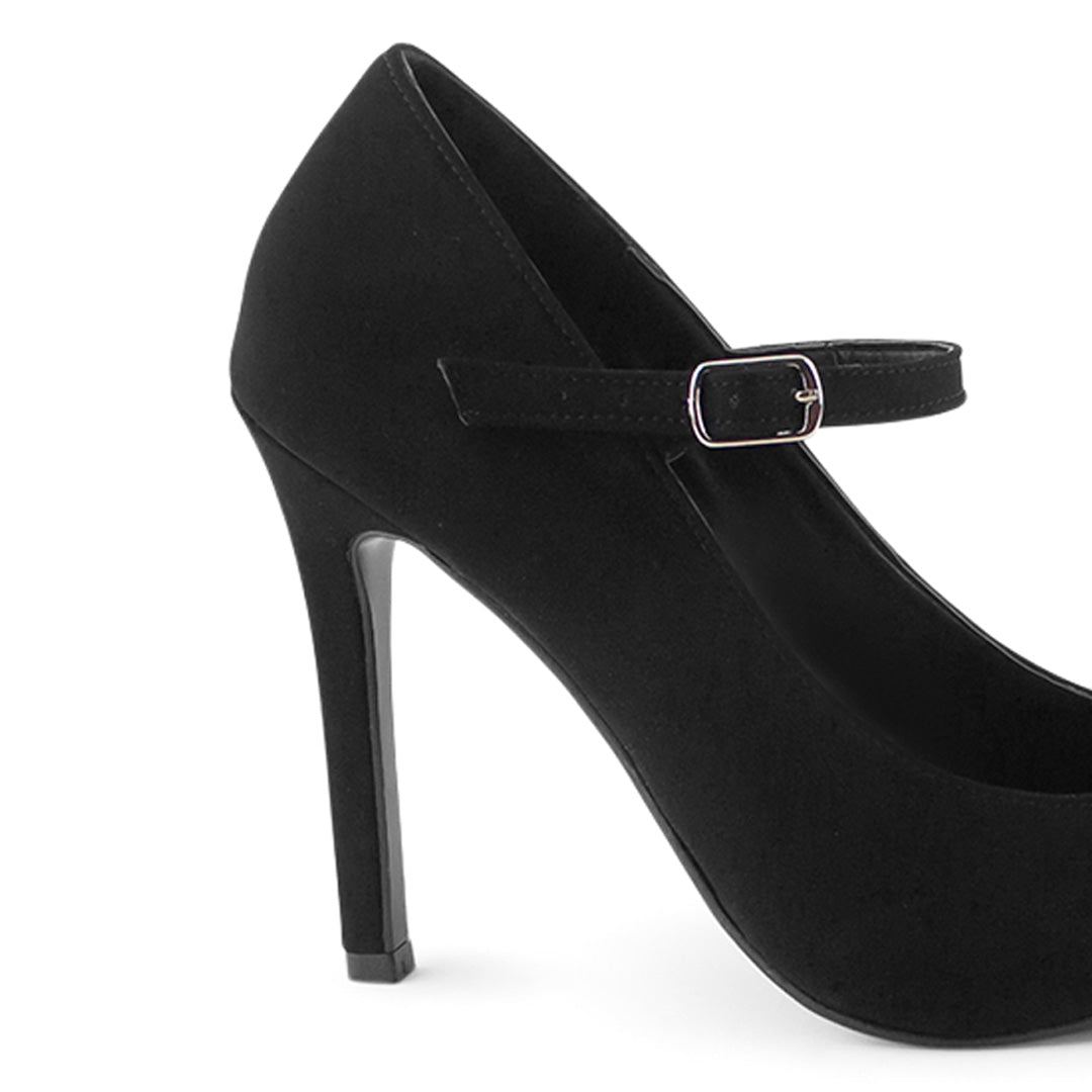 Vista trasera de tacón delgado de 10cm en zapatilla negra para mujer tipo stiletto