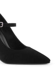 Vista a detalle de zapatilla para mujer tipo stiletto con pulsera y tacón medio de 10cm color negro