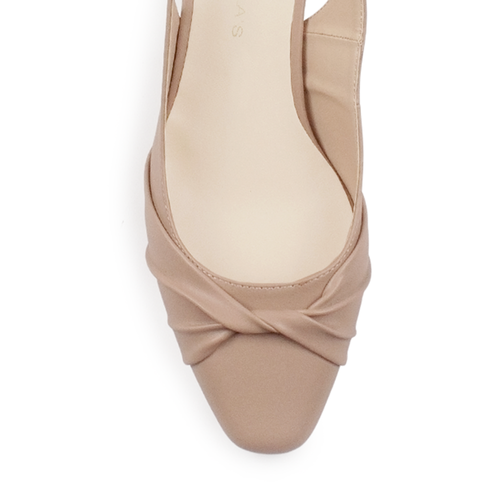 Vista de material sintético en zapatilla maquillaje para mujer con moño en punta cerrada y tacón bajo de 4cm