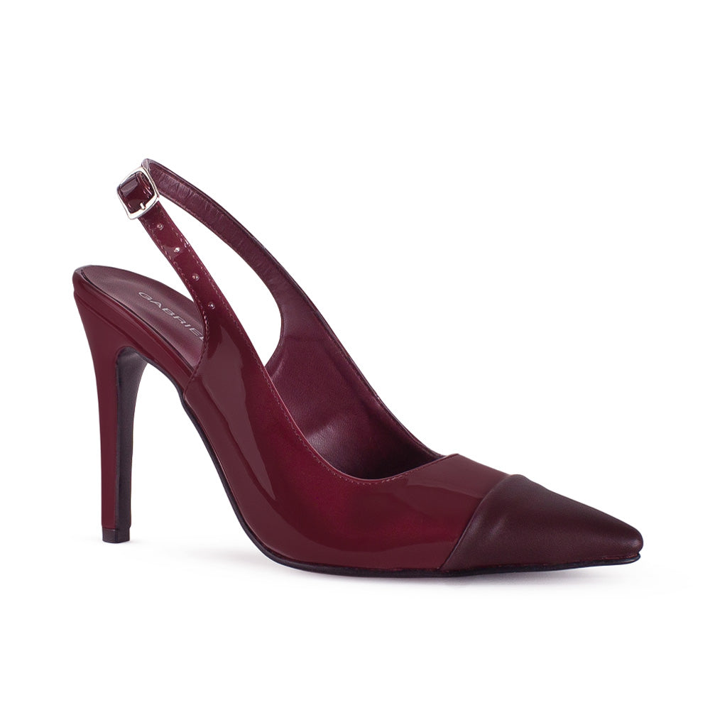 vista diagonal de zapatillas vino tipo stiletto con talón descubierto y correa ajustable de tacón alto 11cm para dama 