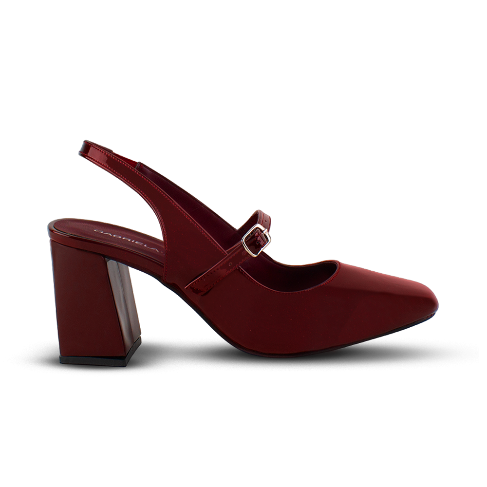 vista lateral de zapatillas vino de charol con correa ajustable y tacón medio 8cm para dama 