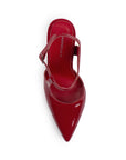 vista superior de zapatillas rojas para dama con punta fina y correa ajustable tacón medio 10 cm 