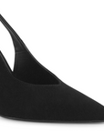 Detalle del material sintético en zapatilla negra para mujer con punta fina cerrada de diseño destalonado y tacón alto 11cm