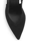 Vista del detalle en punta fina de la zapatilla negra para mujer con diseño destalonado y tacón alto 11cm