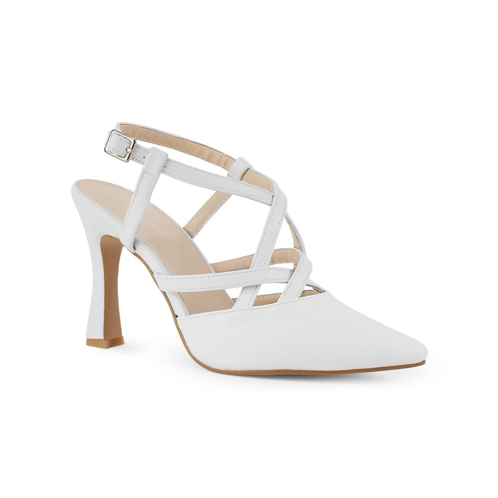 Vista diagonal de la zapatilla blanca tipo stiletto para dama con tiras cruzadas al frente y tacón medio 10 