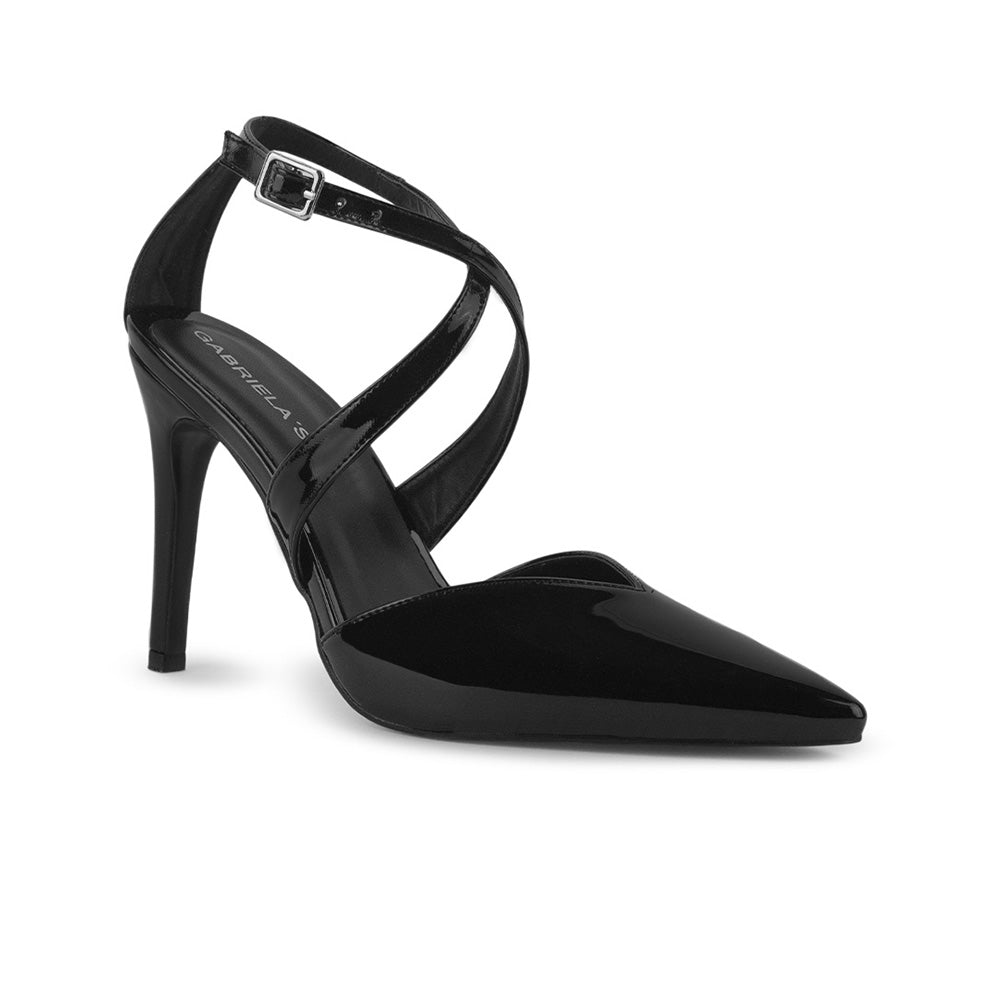 Vista diagonal de zapatilla negra para mujer con correas cruzadas ajustables con hebilla metálica, tipo stiletto, punta fina y tacón delgado de 10cm