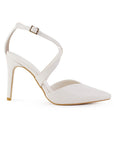 Vista lateral de zapatilla beige tipo stiletto para mujer con tacón delgado de 10cm punta fina cerrada y correas cruzadas