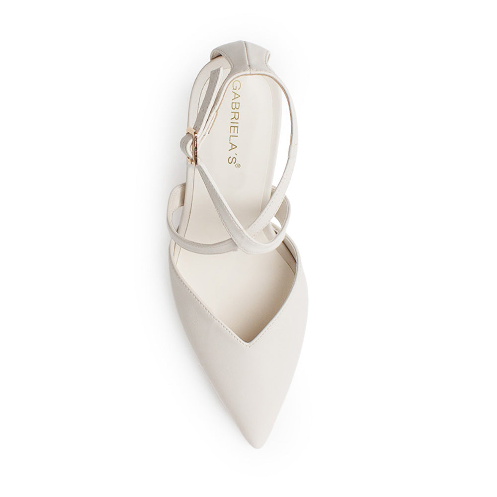 Vista superior de zapatilla beige para mujer tipo stiletto con punta fina cerrada y correas cruzadas