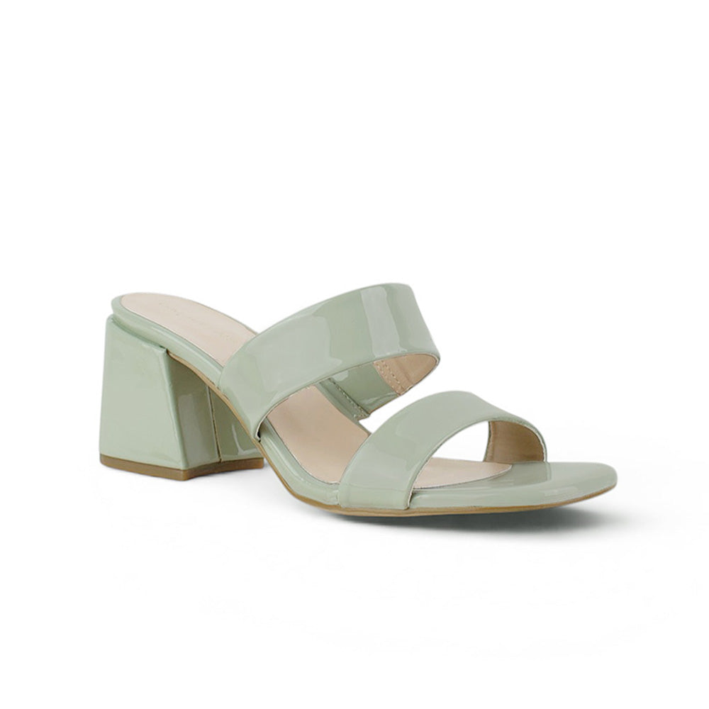 Vista diagonal de zapatilla verde para mujer con tacón grueso de 7cm y doble tira ancha 