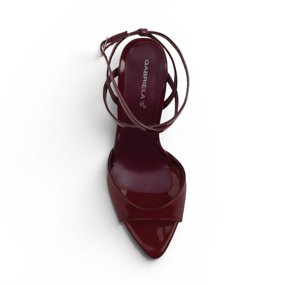 Vista superior de zapatilla de punta fina abierta para mujer con tiras cruzadas al tobillo en color vino