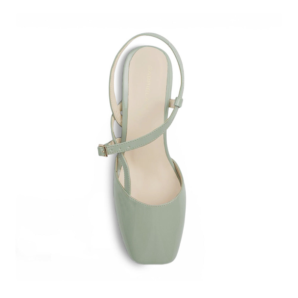 Vista superior de zapatilla verde con punta cuadrada destalonada, en acabado charol y tacón bajo 5cm 