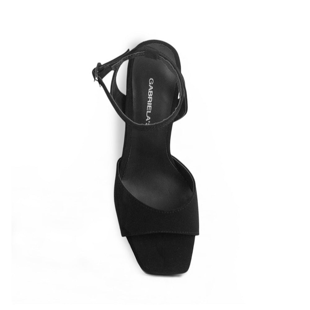 Vista superior de zapatilla negra para mujer con punta cuadrada pulsera ajustable y de diseño descubierto