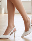 Zapatillas blancas tipo stiletto para dama destalonadas con tacón medio 8cm 