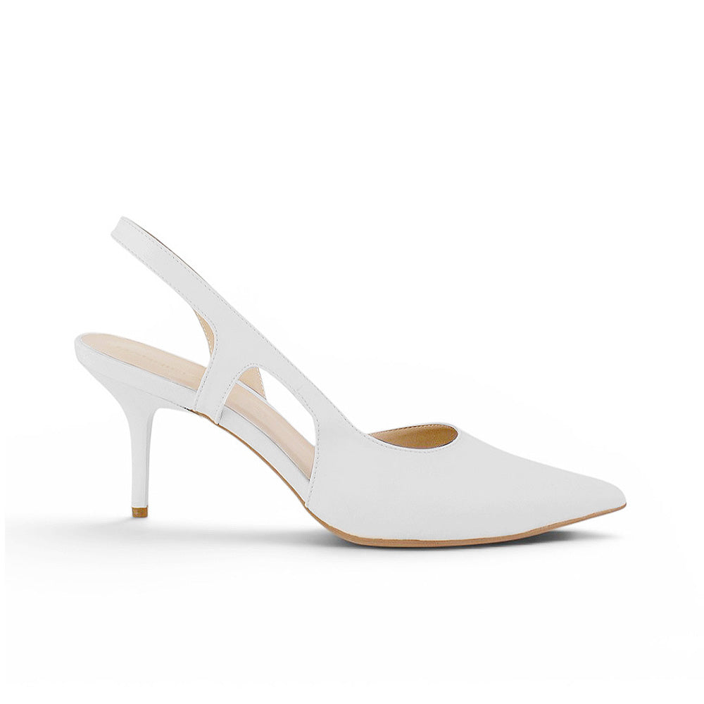Vista lateral de la zapatilla blanca para dama tipo stiletto con tacón medio 8cm y destalonadas 