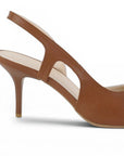 Vista trasera del tacón medio 8cm en zapatilla café tipo stiletto destalonada para dama 
