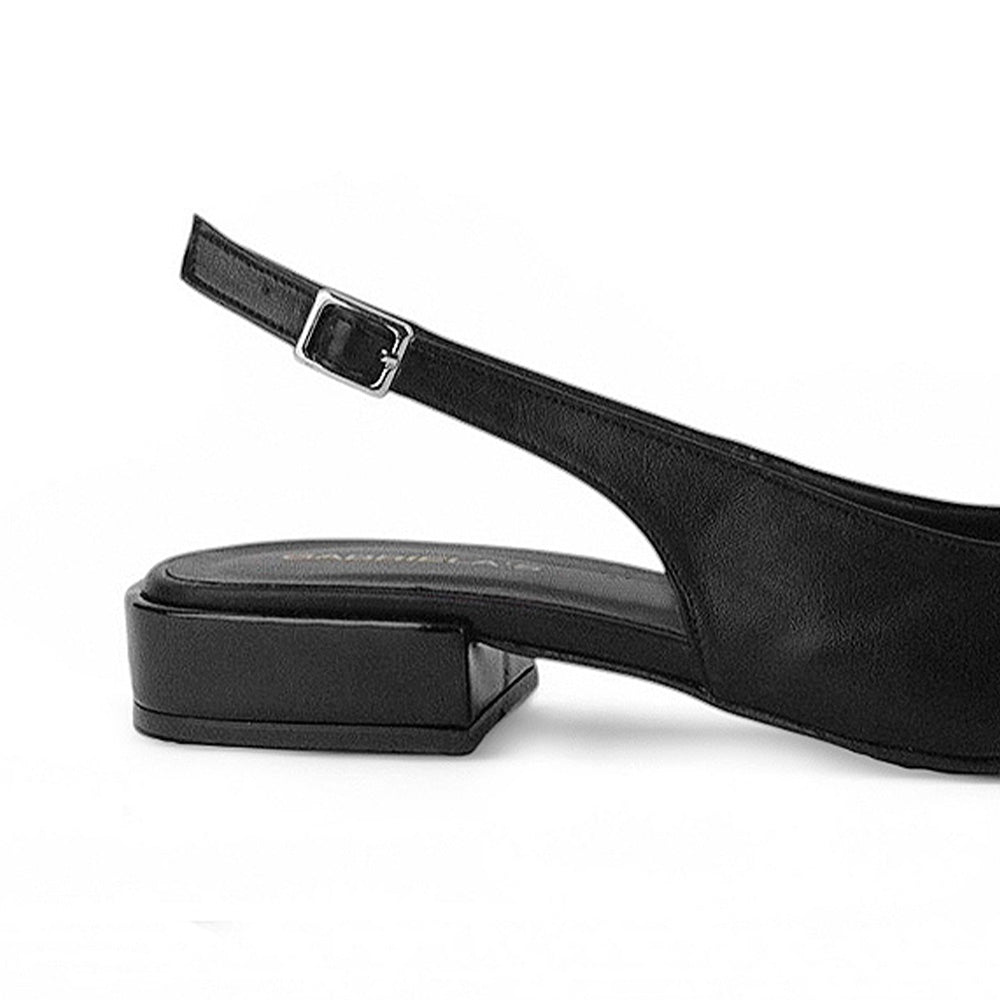 vista trasera del tacón bajo 3cm de las zapatillas negras para dama con talón descubierto 