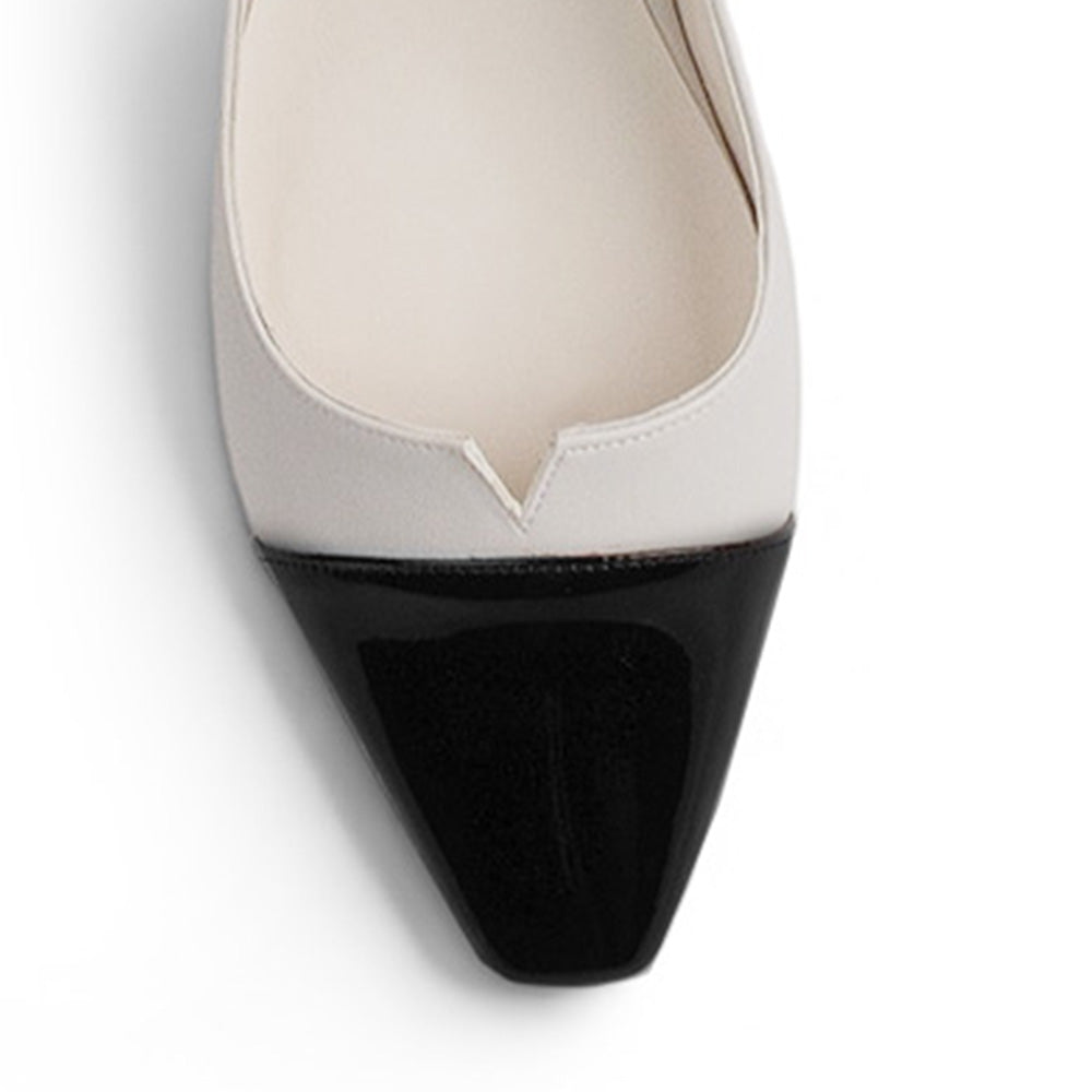 vista del detalle en punta con abertura sutil en las zapatillas beige para dama