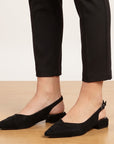 Zapatillas negras lisas destalonadas con terminación en punta de tacón bajo 3cm para dama