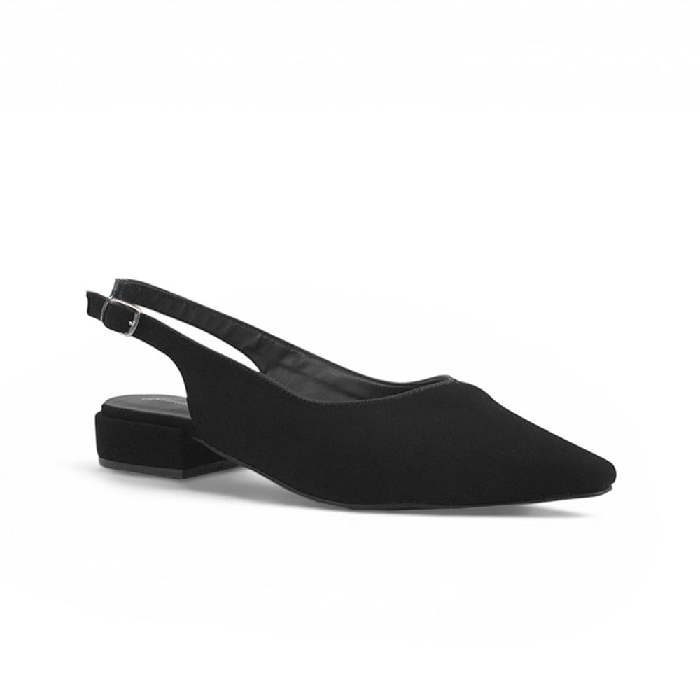 vista diagonal de zapatillas negras lisas destalonadas con punta fina y tacón bajo 3cm para dama 