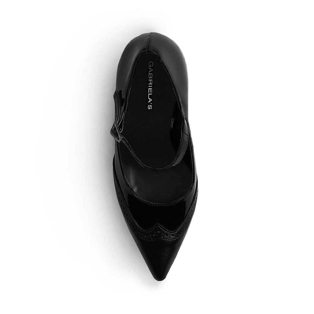 Vista superior de zapatilla para mujer tipo stiletto color negra