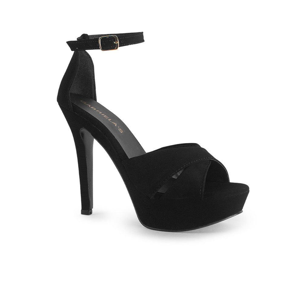 Vista diagonal de zapatilla negra para mujer con pulsera ajustable al tobillo con tacón delgado de 13cm