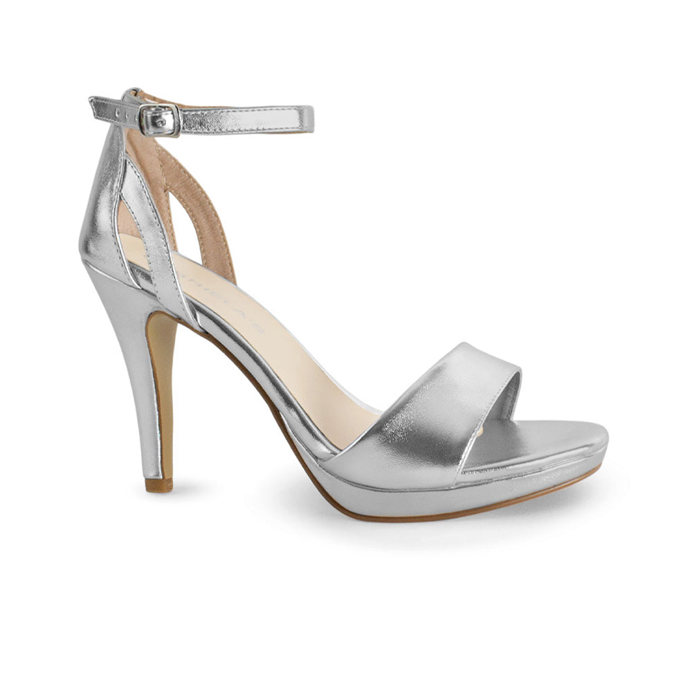 vista lateral de zapatillas plata de dama con plataforma pulsera ajustable al tobillo y tacón medio 8cm 