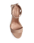 vista superior de zapatillas maquillaje con pulsera para dama con pulsera al tobillo, plataforma y tacón medio 8cm  