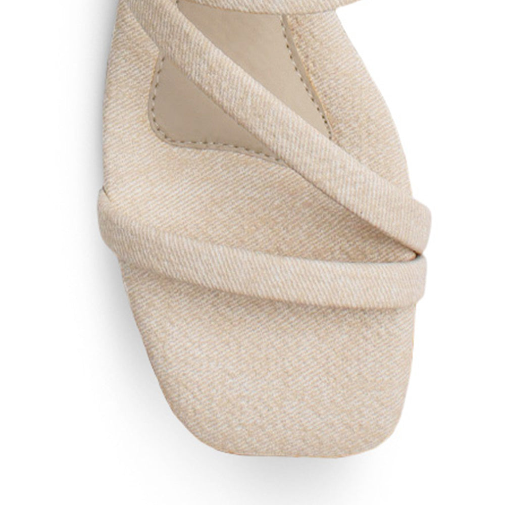 Vista de material sintético en zapatilla beige con tiras cruzadas para mujer de diseño descubierto con tacón bloque de 7cm