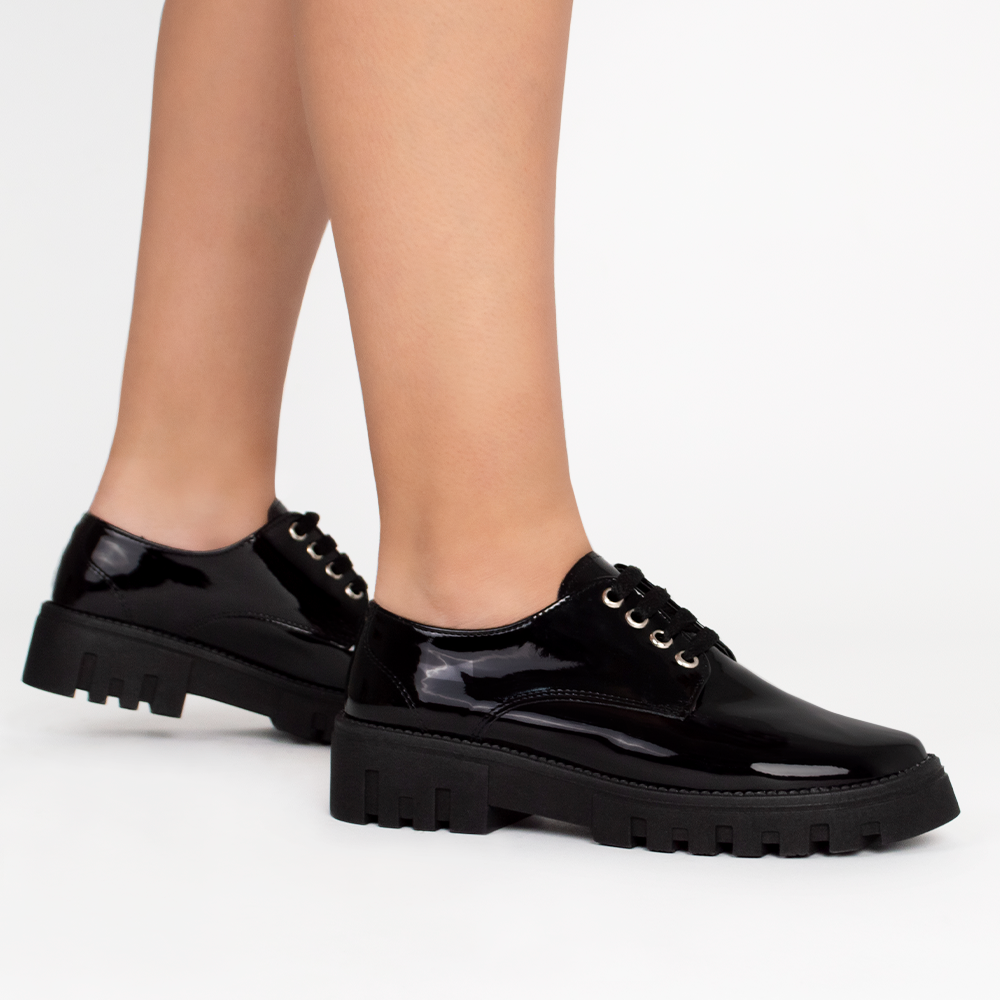 Mocasines negros para mujer con agujetas, punta redonda y tacón ancho bajo de 4cm