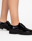 Mocasines negros para mujer con agujetas, punta redonda y tacón ancho bajo de 4cm