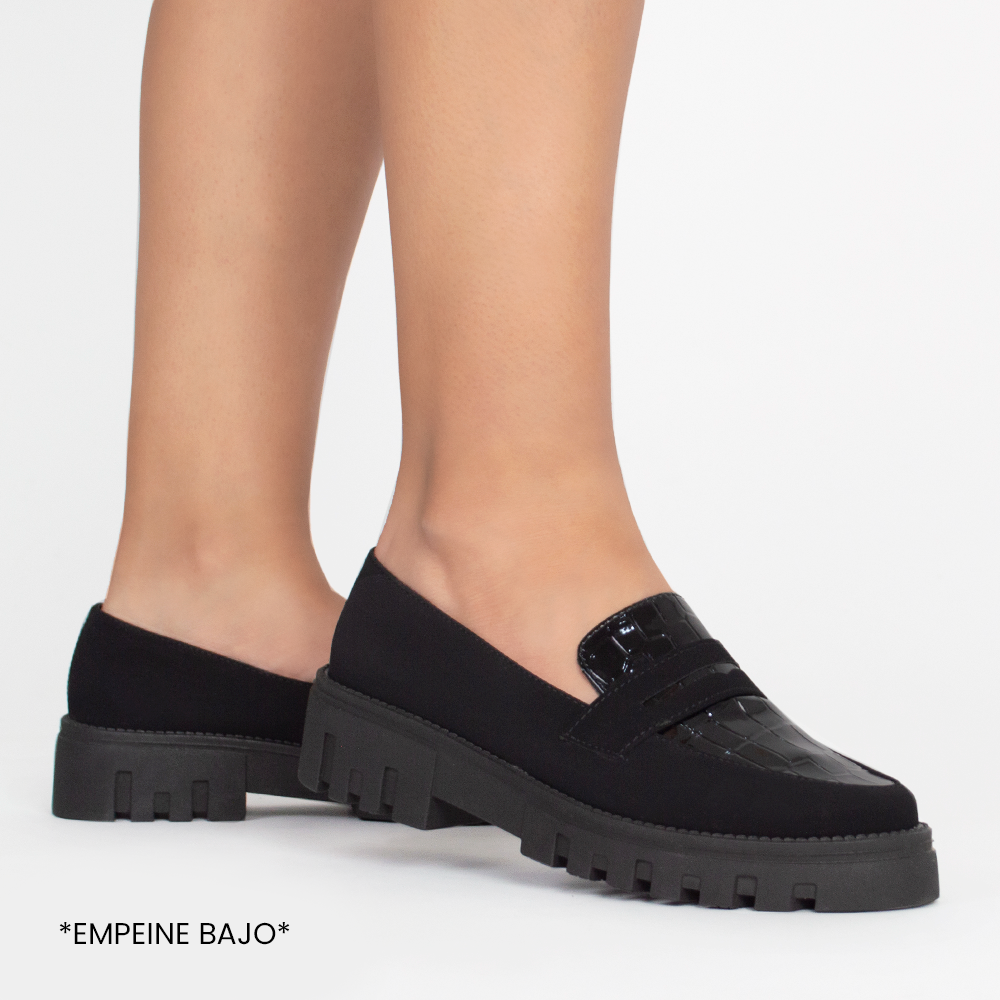 Mocasines negros para mujer con suela chunky, tira frontal tipo antifaz y tacon bajo ancho de 4cm