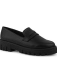 Vista diagonal del mocasín negro para dama con antifaz decorativo y suela chunky tipo track para dama 