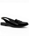 Vista diagonal de flat negro de piso  para dama con tira decorativa y pulsera ajustable 