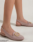 Flats nude para mujer con herraje de adorno y correa ajustable trasera