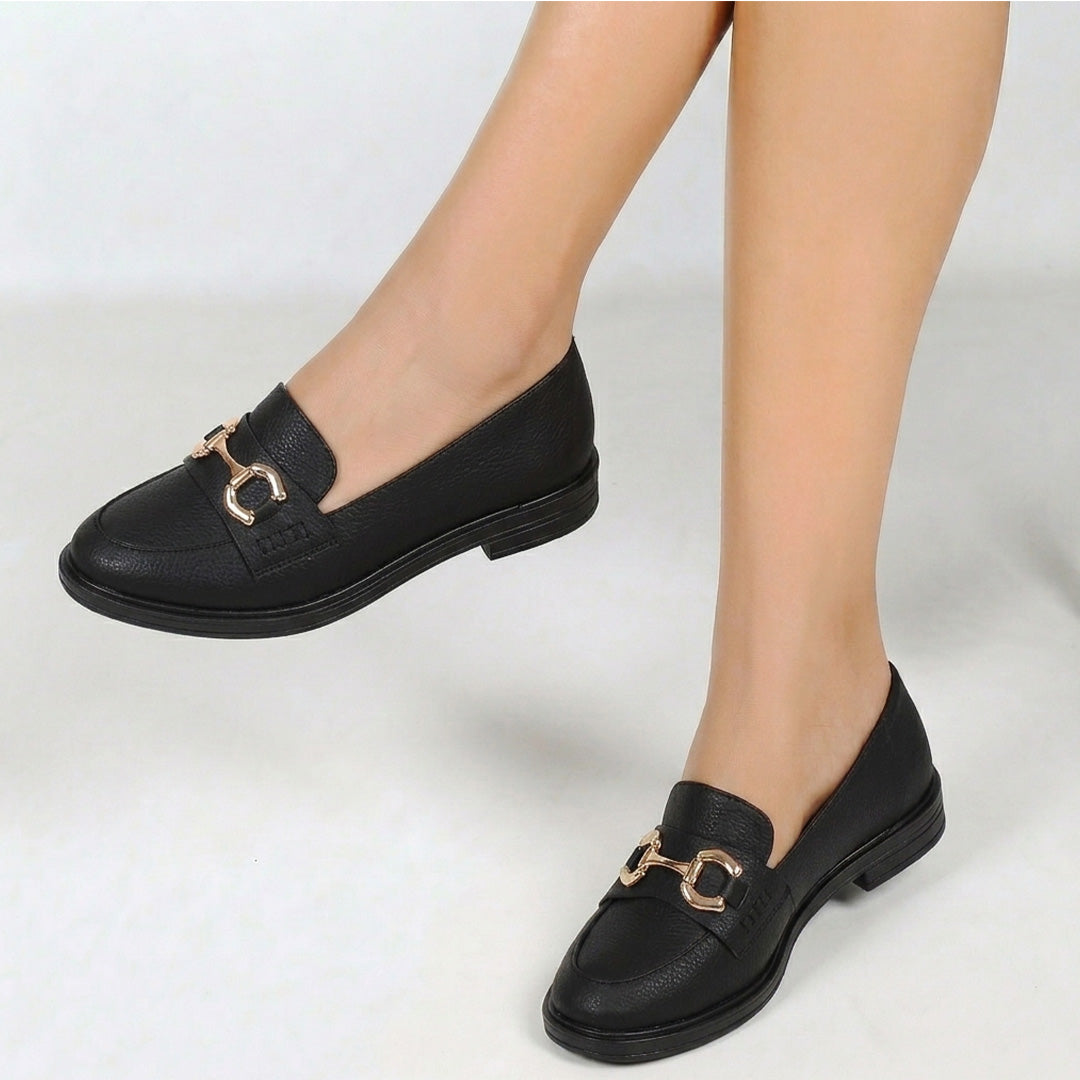 Mocasines negros para mujer de tacón bajo 3cm con herraje brillante de meter