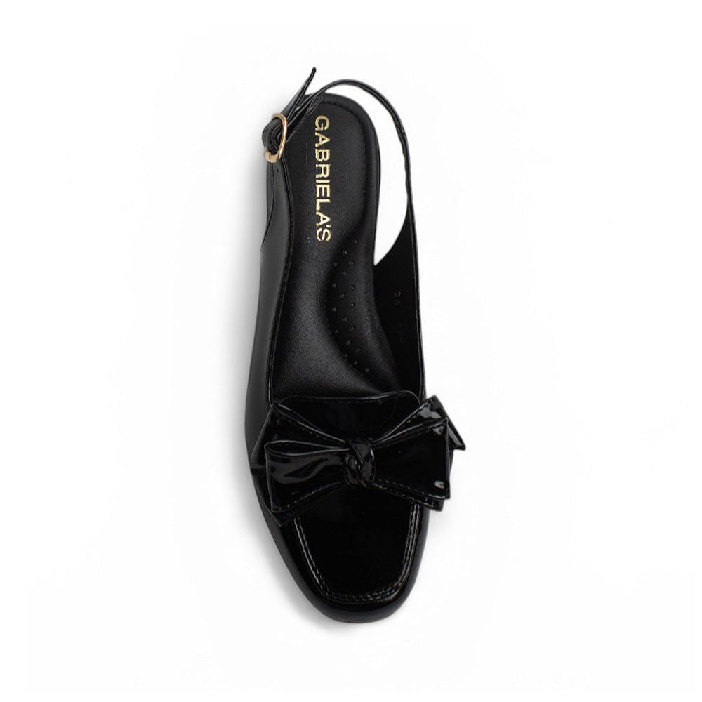 Vista superior de flat negro para dama de piso con moño en el empeine y pulsera ajustable