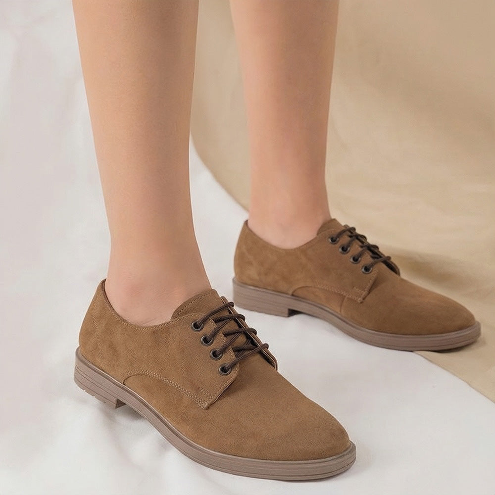 Mocasines cafés para mujer de tacón bajo 3cm con agujetas 