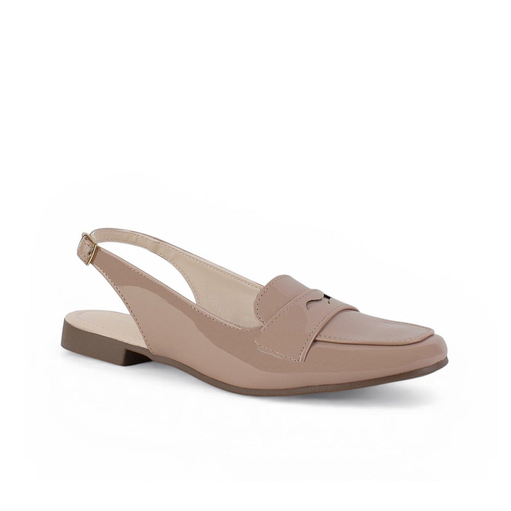 Vista diagonal de flat nude de piso  para dama con tira decorativa y pulsera ajustable 