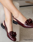 Flats vino de piso con moño en el empeine y pulsera ajustable 