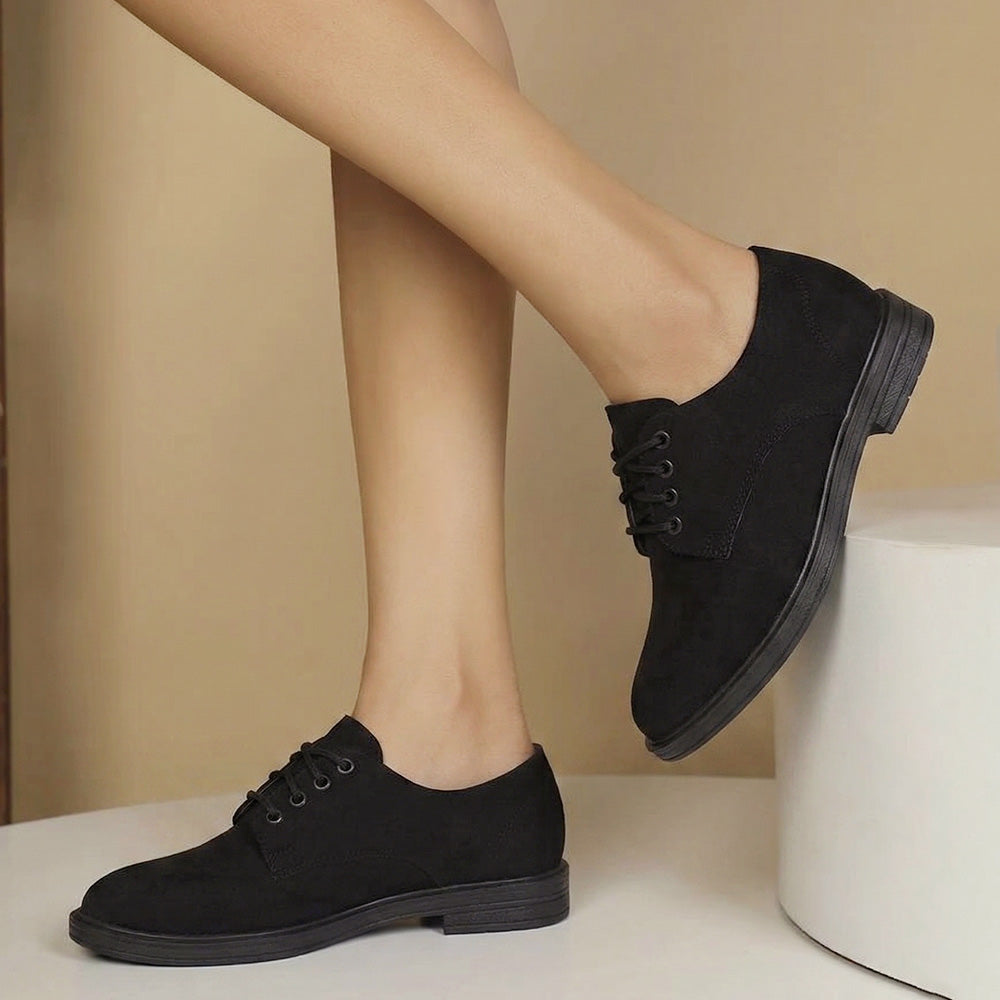 Mocasines negros para mujer de tacón bajo 3cm con agujetas 