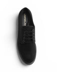 Vista superior de mocasín negro para mujer con agujetas, punta fina y tacón bajo de 3cm