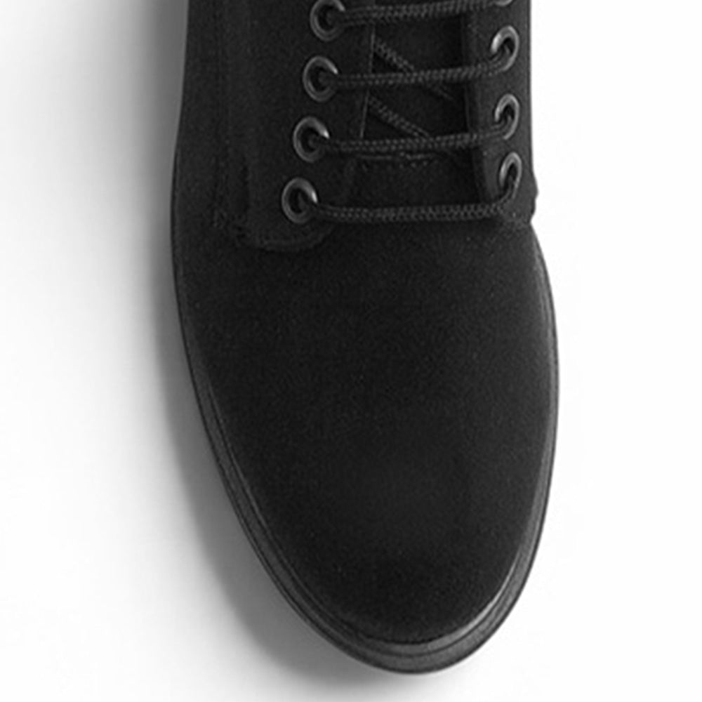 Vista de material durazno en mocasín negro para mujer con agujetas y tacón bajo de 4cm