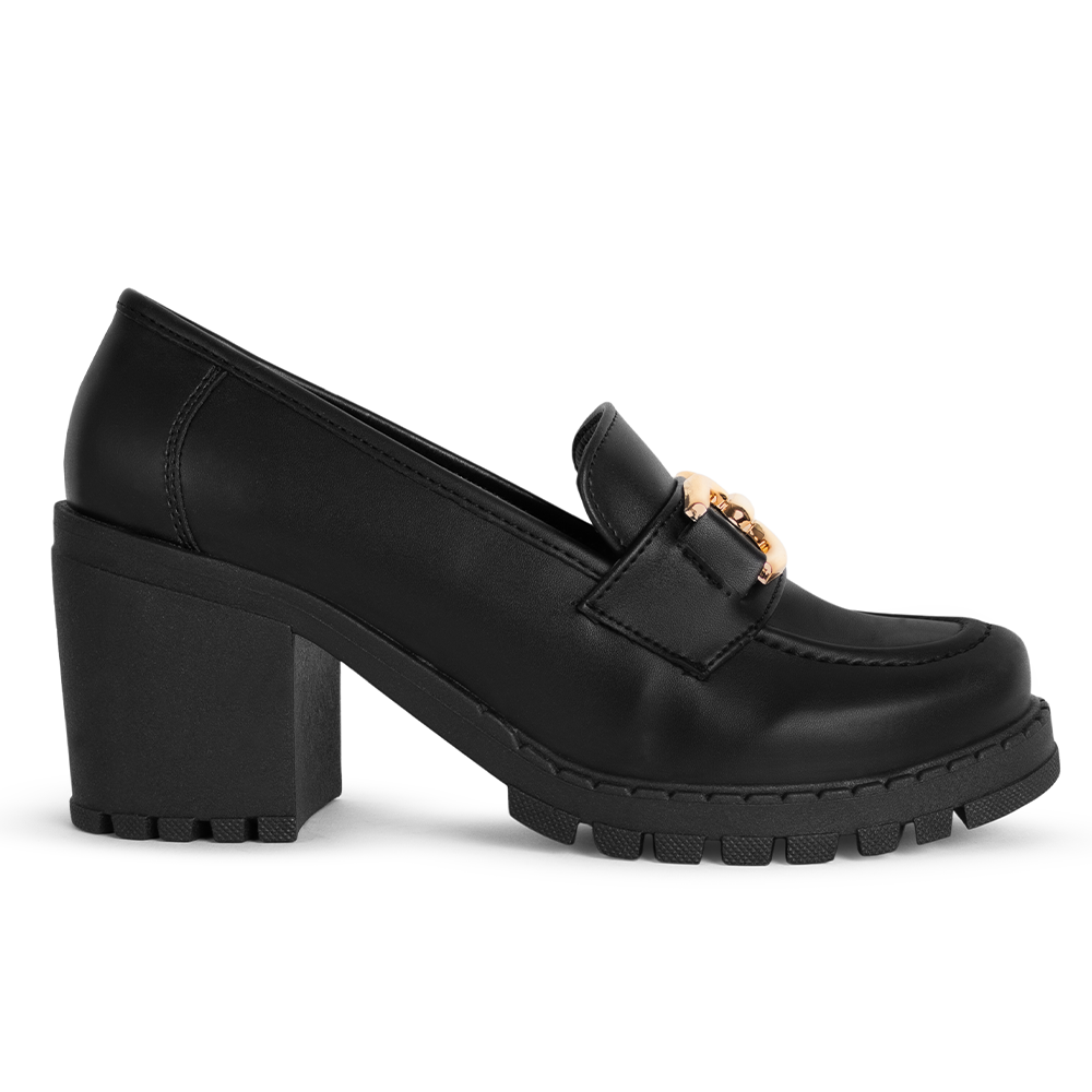 Vista lateral del mocasín negro para dama tipo chunky con tacón grueso tamaño medio 8cm y herraje decorativo