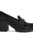 Vista lateral del mocasín negro para dama tipo chunky con tacón grueso tamaño medio 8cm y herraje decorativo