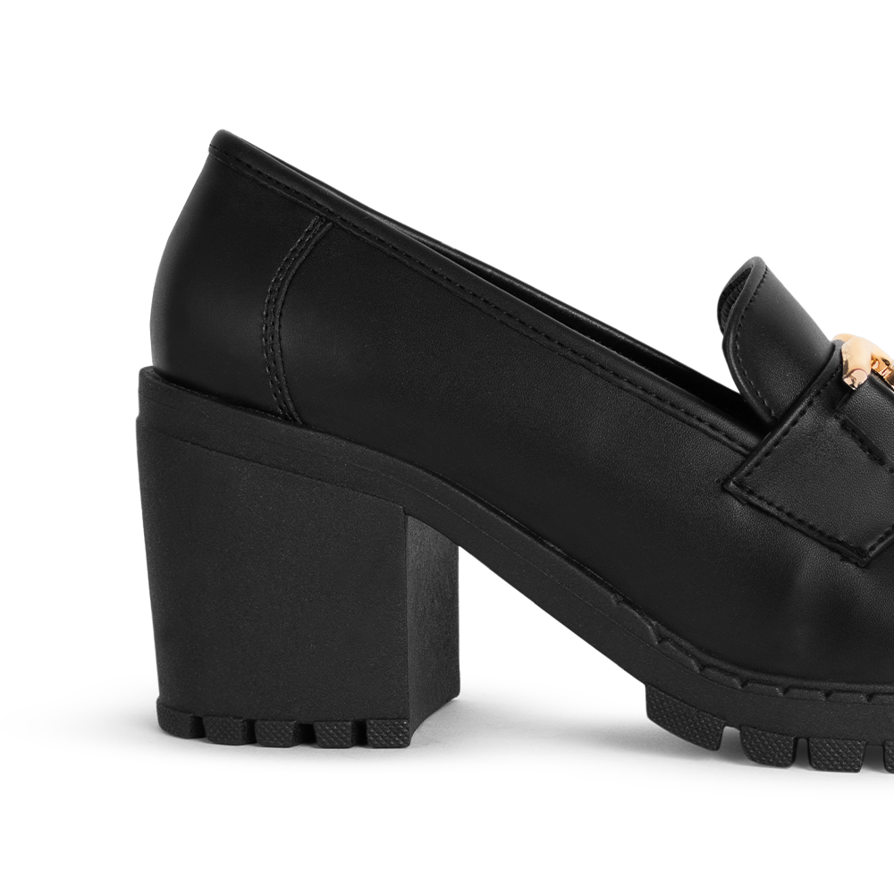 Vista trasera del tacón grueso tamaño medio 8cm en el mocasín negro con punta redonda y plataforma chunky  para dama  