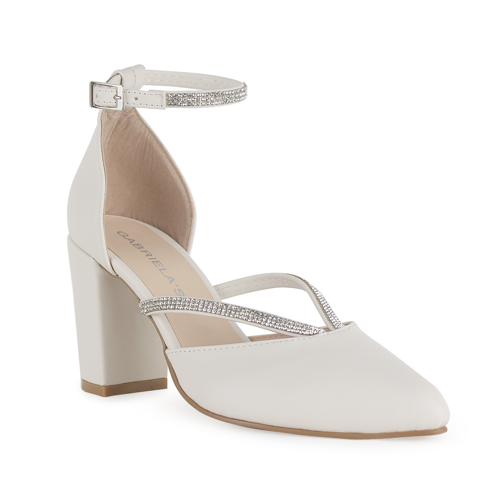 Vista lateral de zapatilla beige para mujer con pedrería y tacón de 8cm ideales para fiesta